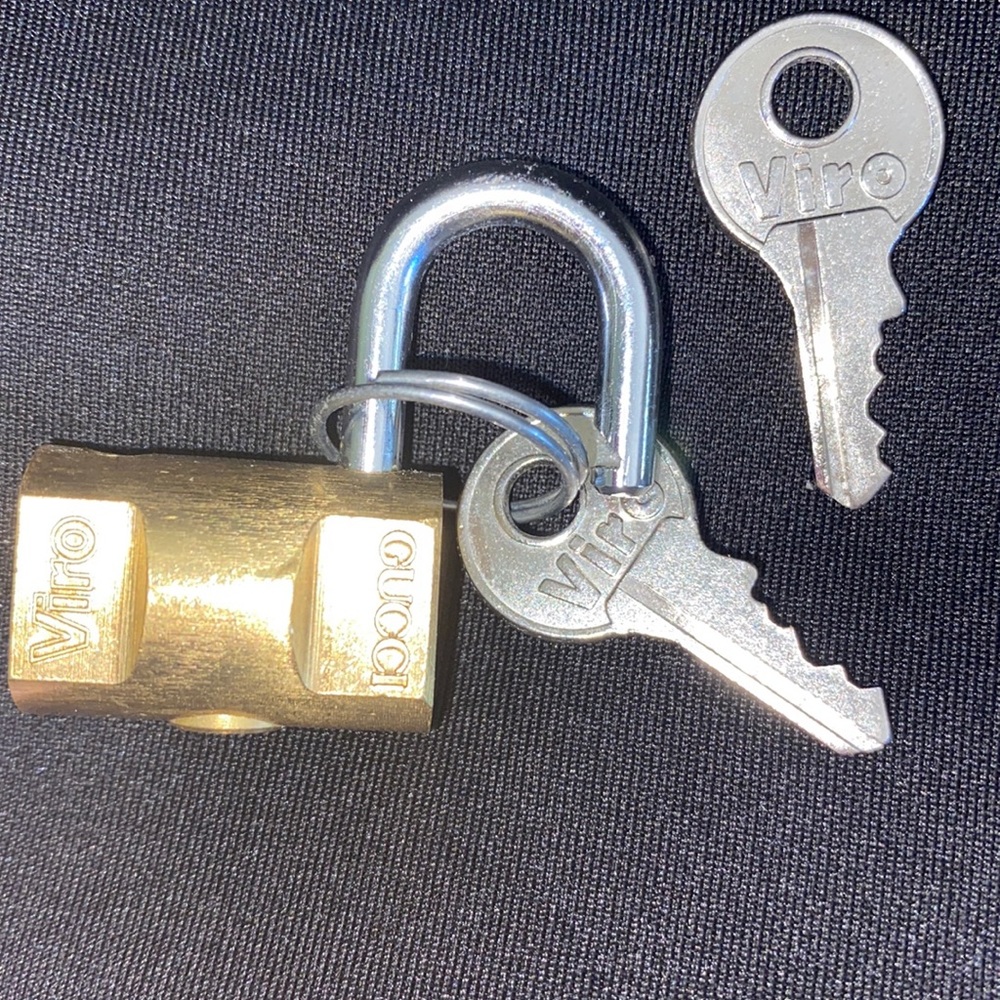 Gucci lock with 2 matching keys